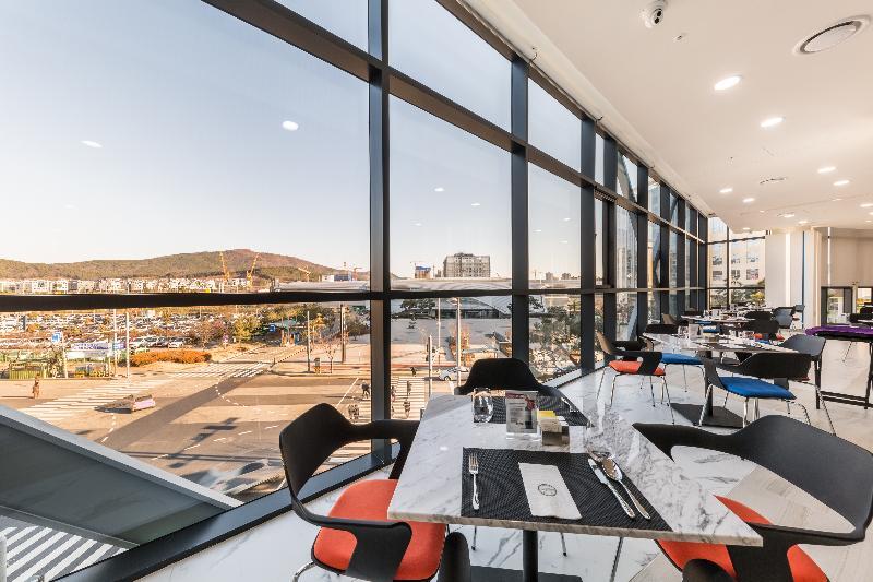 Days Hotel & Suites By Wyndham Incheon Airport Bagian luar foto