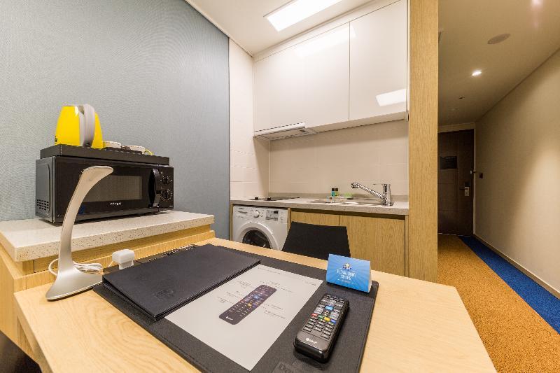 Days Hotel & Suites By Wyndham Incheon Airport Bagian luar foto